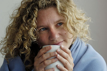 Imagebild Frau mit Kaffeetasse
