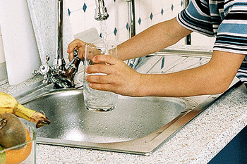 Imagebild: Heisses Wasser aus dem Wasserhahn